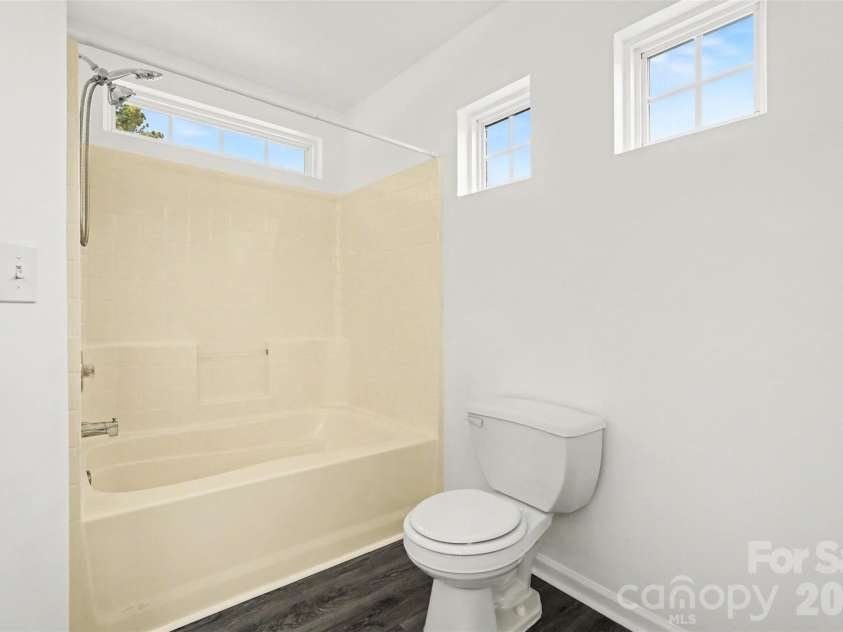 4407 Devonhill Lane, Charlotte, NC 28269.  MLS# CAR4349377, YatesRealty ID 7904. 
