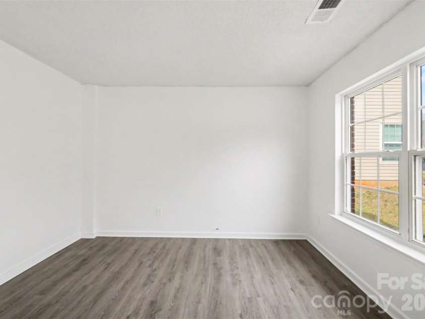 4407 Devonhill Lane, Charlotte, NC 28269.  MLS# CAR4349377, YatesRealty ID 7904. 