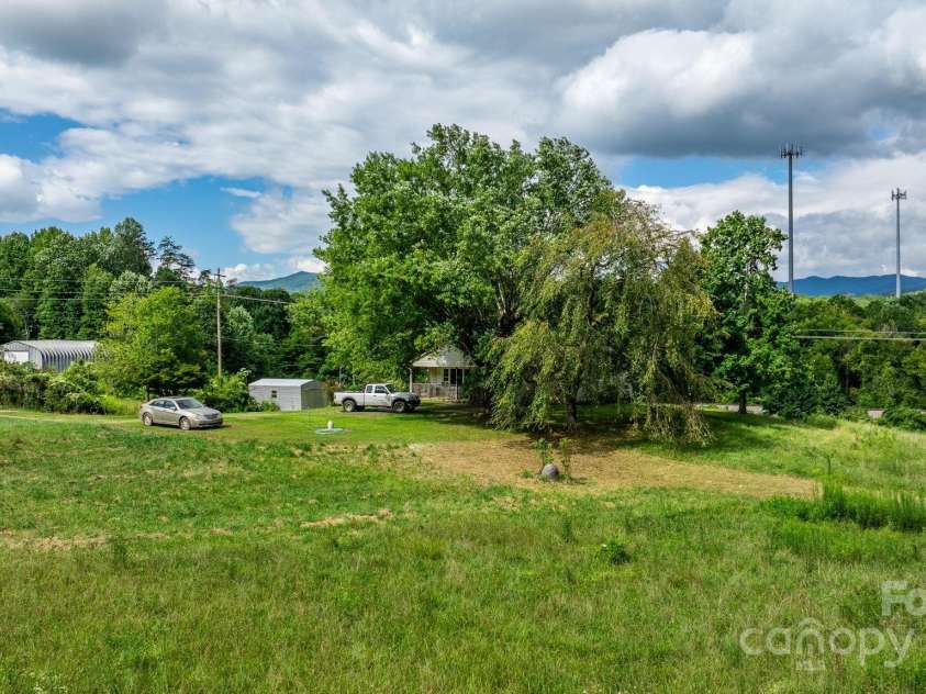 1147 Old Linville Road, Marion, NC 28752.  MLS# CAR4316908, YatesRealty ID 7905. 