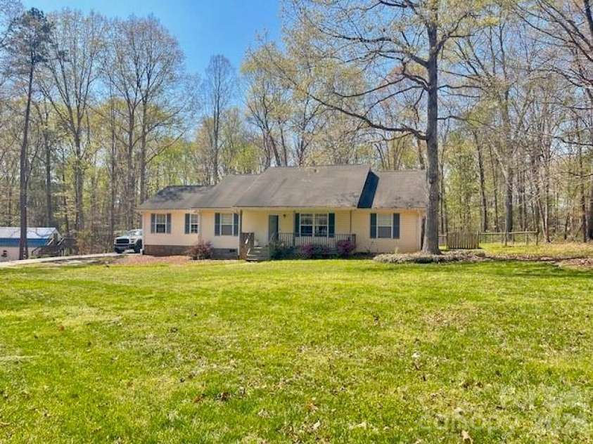 122 John Adam Lane, Statesville, NC 28625.  MLS# CAR4362373, YatesRealty ID 7905. 