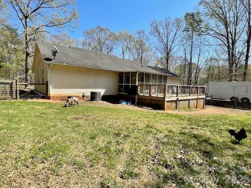 122 John Adam Lane, Statesville, NC 28625.  MLS# CAR4362373, YatesRealty ID 7905. 