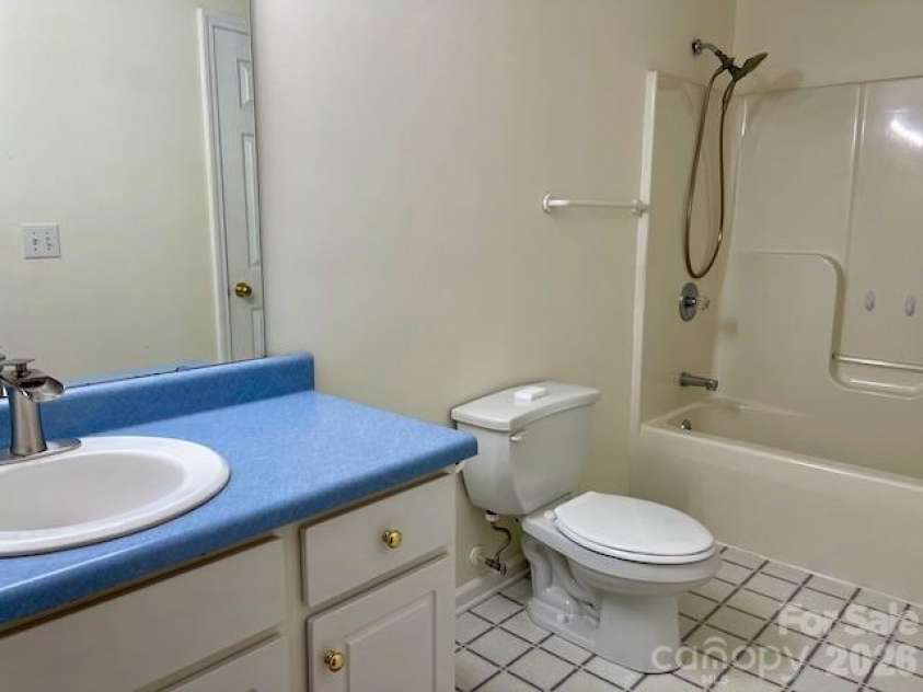 122 John Adam Lane, Statesville, NC 28625.  MLS# CAR4362373, YatesRealty ID 7905. 