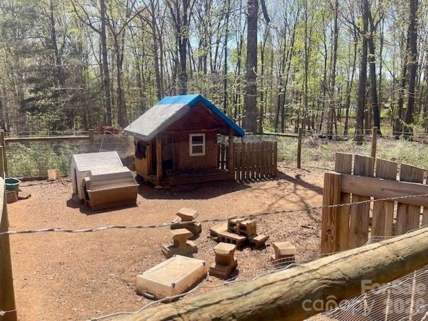 122 John Adam Lane, Statesville, NC 28625.  MLS# CAR4362373, YatesRealty ID 7905. 