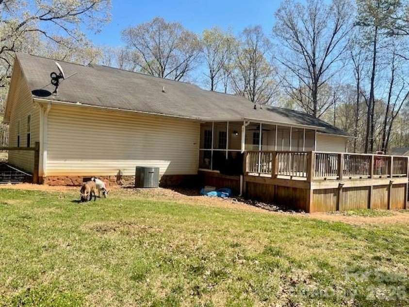 122 John Adam Lane, Statesville, NC 28625.  MLS# CAR4362373, YatesRealty ID 7905. 