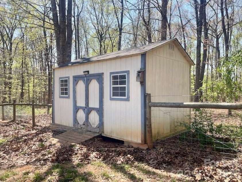 122 John Adam Lane, Statesville, NC 28625.  MLS# CAR4362373, YatesRealty ID 7905. 