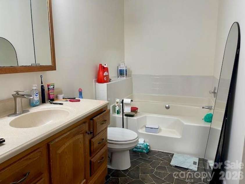 122 John Adam Lane, Statesville, NC 28625.  MLS# CAR4362373, YatesRealty ID 7905. 