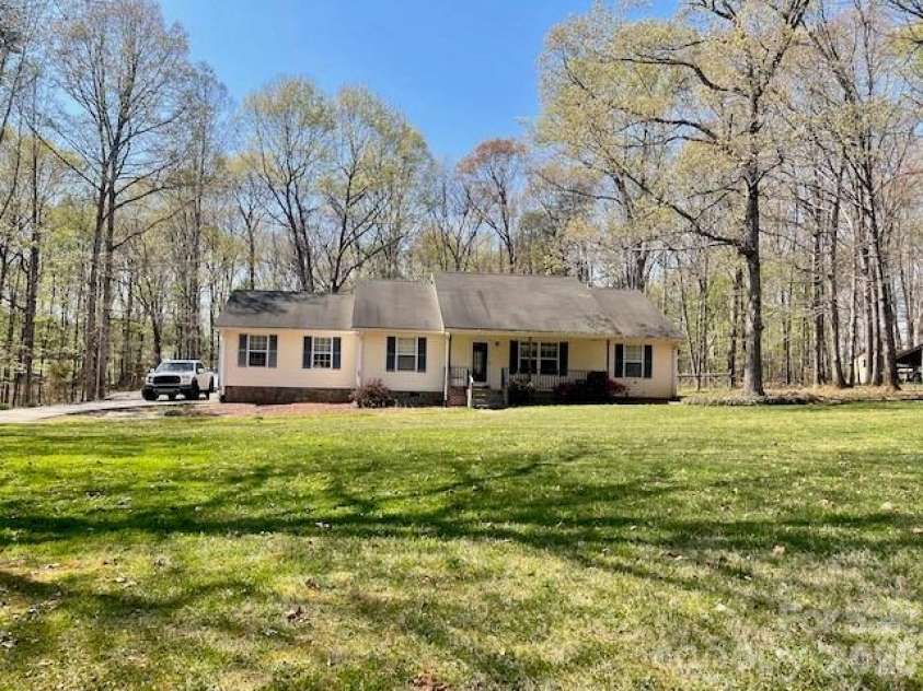 122 John Adam Lane, Statesville, NC 28625.  MLS# CAR4362373, YatesRealty ID 7905. 