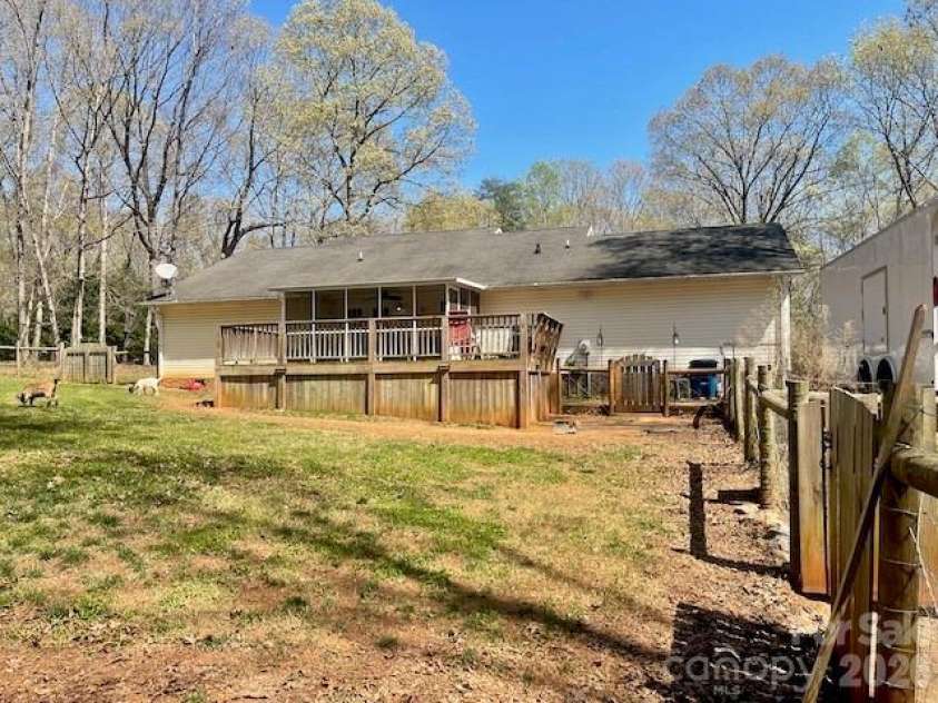 122 John Adam Lane, Statesville, NC 28625.  MLS# CAR4362373, YatesRealty ID 7905. 