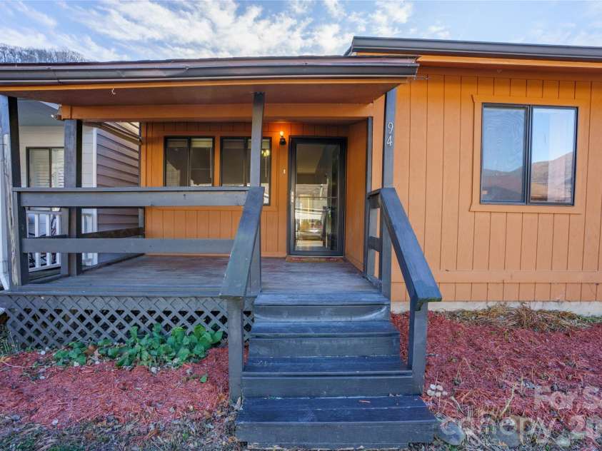94 Market Street, Maggie Valley, NC 28751.  MLS# CAR4277066, YatesRealty ID 7907. 