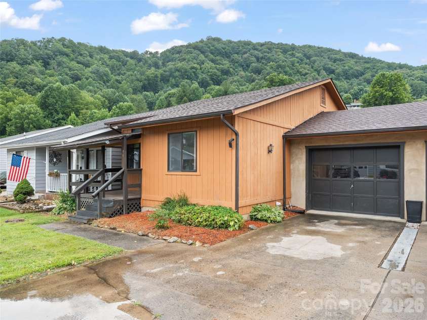 94 Market Street, Maggie Valley, NC 28751.  MLS# CAR4416831, YatesRealty ID 7907. 