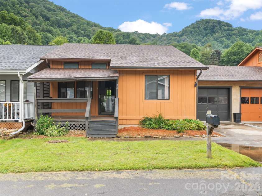94 Market Street, Maggie Valley, NC 28751.  MLS# CAR4416831, YatesRealty ID 7907. 