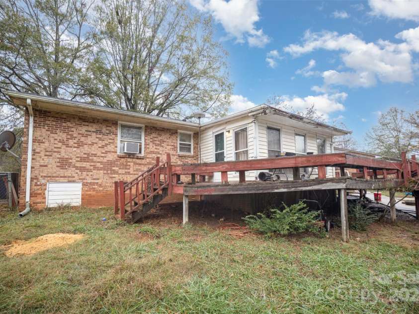 108 Leslie Drive, Shelby, NC 28152.  MLS# CAR4197412, YatesRealty ID 7909. 