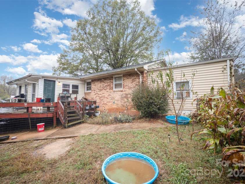 108 Leslie Drive, Shelby, NC 28152.  MLS# CAR4197412, YatesRealty ID 7909. 