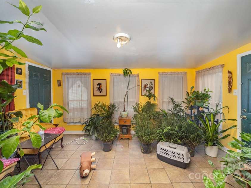 108 Leslie Drive, Shelby, NC 28152.  MLS# CAR4197412, YatesRealty ID 7909. 