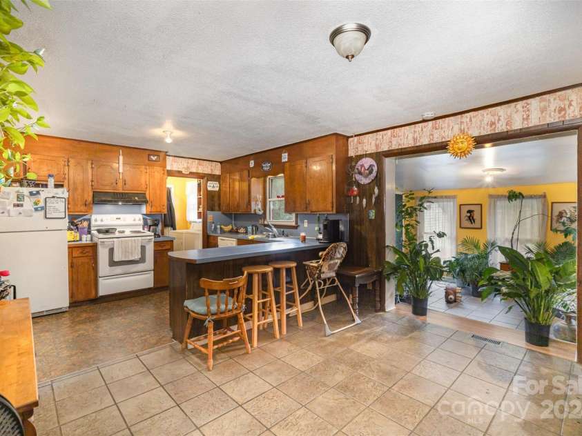 108 Leslie Drive, Shelby, NC 28152.  MLS# CAR4197412, YatesRealty ID 7909. 