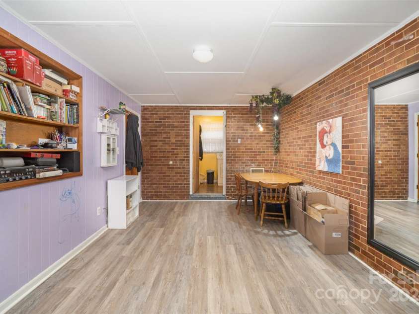 108 Leslie Drive, Shelby, NC 28152.  MLS# CAR4197412, YatesRealty ID 7909. 