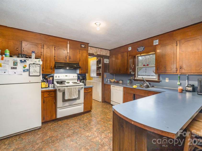 108 Leslie Drive, Shelby, NC 28152.  MLS# CAR4197412, YatesRealty ID 7909. 