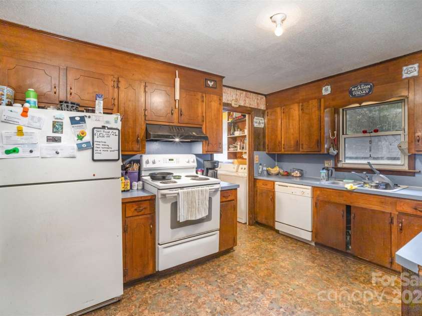 108 Leslie Drive, Shelby, NC 28152.  MLS# CAR4197412, YatesRealty ID 7909. 