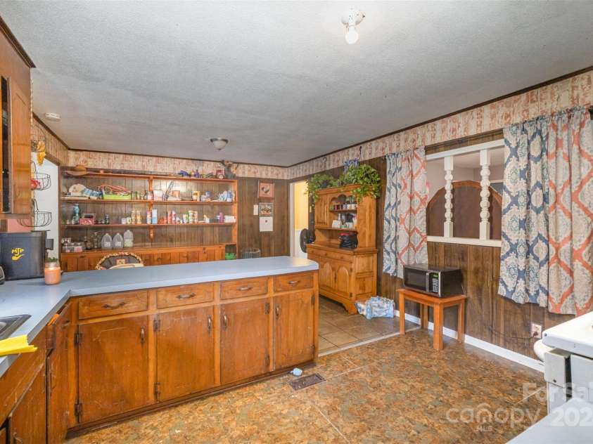 108 Leslie Drive, Shelby, NC 28152.  MLS# CAR4197412, YatesRealty ID 7909. 