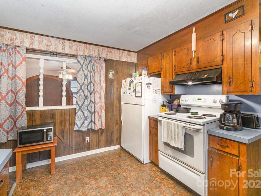 108 Leslie Drive, Shelby, NC 28152.  MLS# CAR4197412, YatesRealty ID 7909. 