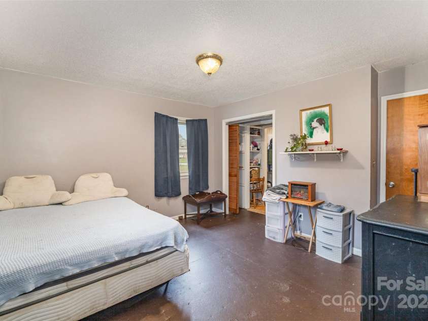 108 Leslie Drive, Shelby, NC 28152.  MLS# CAR4197412, YatesRealty ID 7909. 