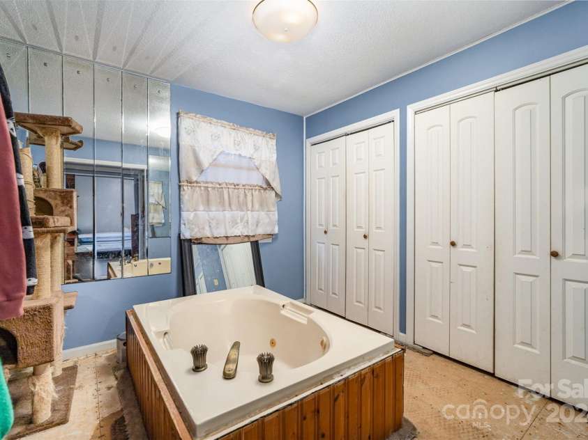 108 Leslie Drive, Shelby, NC 28152.  MLS# CAR4197412, YatesRealty ID 7909. 