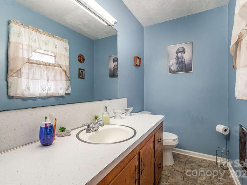 108 Leslie Drive, Shelby, NC 28152.  MLS# CAR4197412, YatesRealty ID 7909. 