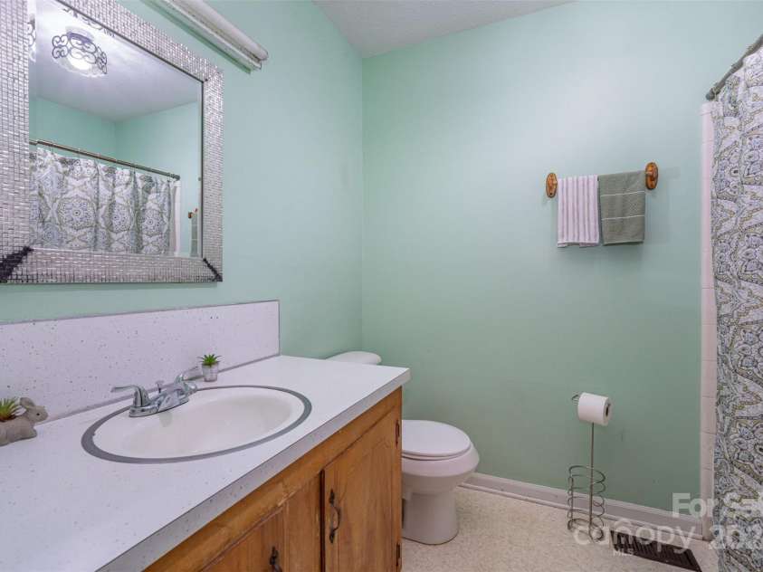 108 Leslie Drive, Shelby, NC 28152.  MLS# CAR4197412, YatesRealty ID 7909. 