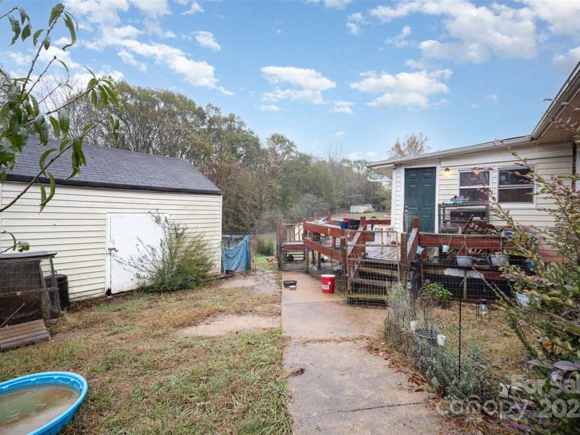 108 Leslie Drive, Shelby, NC 28152.  MLS# CAR4197412, YatesRealty ID 7909. 