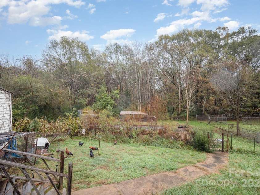 108 Leslie Drive, Shelby, NC 28152.  MLS# CAR4197412, YatesRealty ID 7909. 