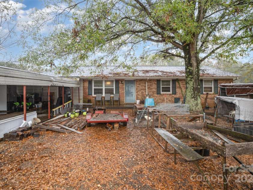 108 Leslie Drive, Shelby, NC 28152.  MLS# CAR4197412, YatesRealty ID 7909. 