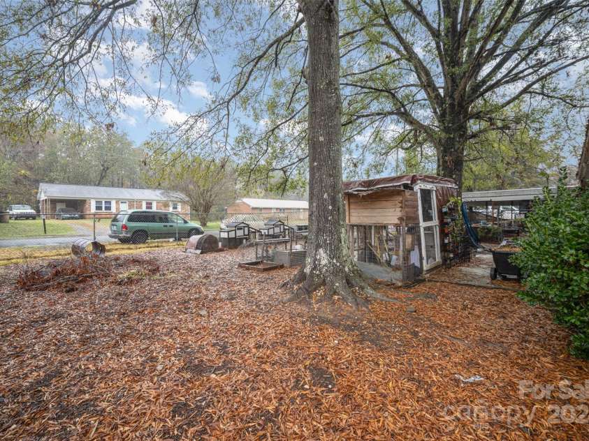 108 Leslie Drive, Shelby, NC 28152.  MLS# CAR4197412, YatesRealty ID 7909. 