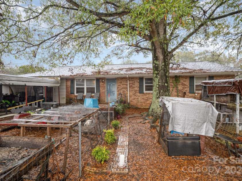 108 Leslie Drive, Shelby, NC 28152.  MLS# CAR4197412, YatesRealty ID 7909. 