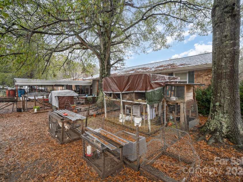 108 Leslie Drive, Shelby, NC 28152.  MLS# CAR4197412, YatesRealty ID 7909. 