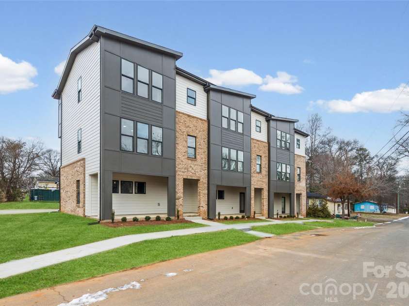 401 Lee Street, Mount Holly, NC 28120.  MLS# CAR4341029, YatesRealty ID 7909. Front Exterior