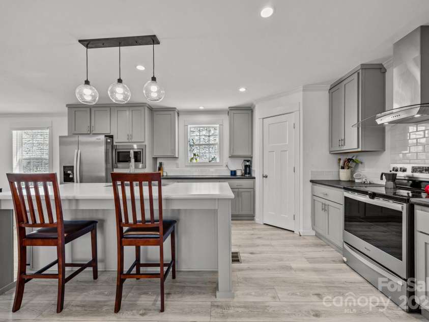 15 Luther Woods Drive, Candler, NC 28715.  MLS# CAR4225805, YatesRealty ID 791. 