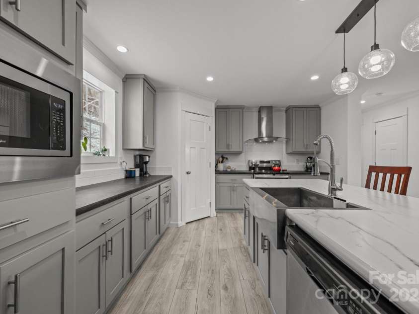 15 Luther Woods Drive, Candler, NC 28715.  MLS# CAR4225805, YatesRealty ID 791. 