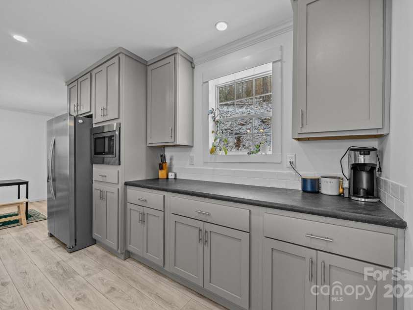 15 Luther Woods Drive, Candler, NC 28715.  MLS# CAR4225805, YatesRealty ID 791. 