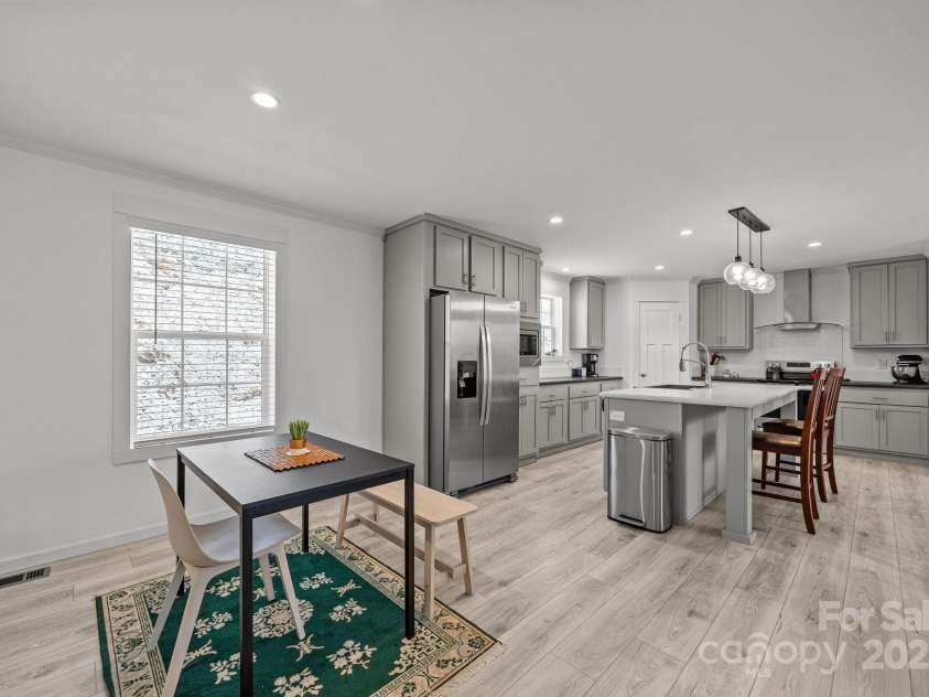 15 Luther Woods Drive, Candler, NC 28715.  MLS# CAR4225805, YatesRealty ID 791. 