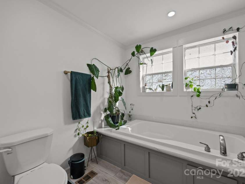 15 Luther Woods Drive, Candler, NC 28715.  MLS# CAR4225805, YatesRealty ID 791. 