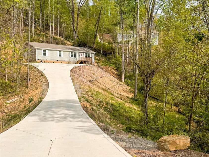 15 Luther Woods Drive, Candler, NC 28715.  MLS# CAR4225805, YatesRealty ID 791. 