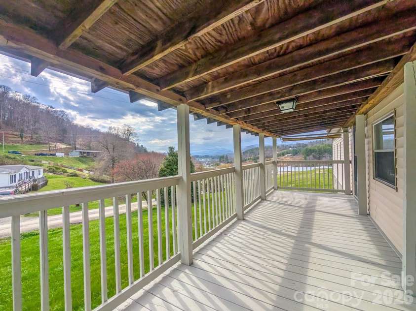 107 Mockingbird Lane, Burnsville, NC 28714.  MLS# CAR4362742, YatesRealty ID 7911. 
