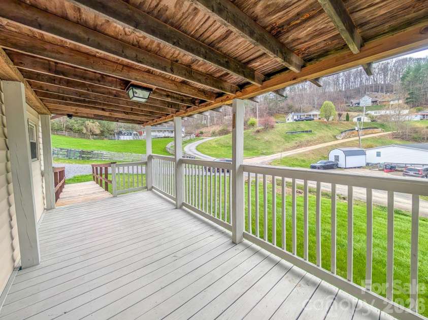 107 Mockingbird Lane, Burnsville, NC 28714.  MLS# CAR4362742, YatesRealty ID 7911. 