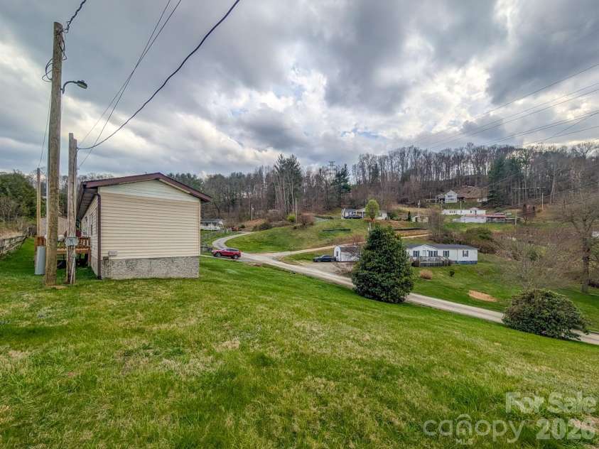 107 Mockingbird Lane, Burnsville, NC 28714.  MLS# CAR4362742, YatesRealty ID 7911. 
