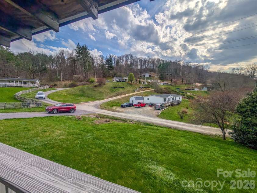 107 Mockingbird Lane, Burnsville, NC 28714.  MLS# CAR4362742, YatesRealty ID 7911. 