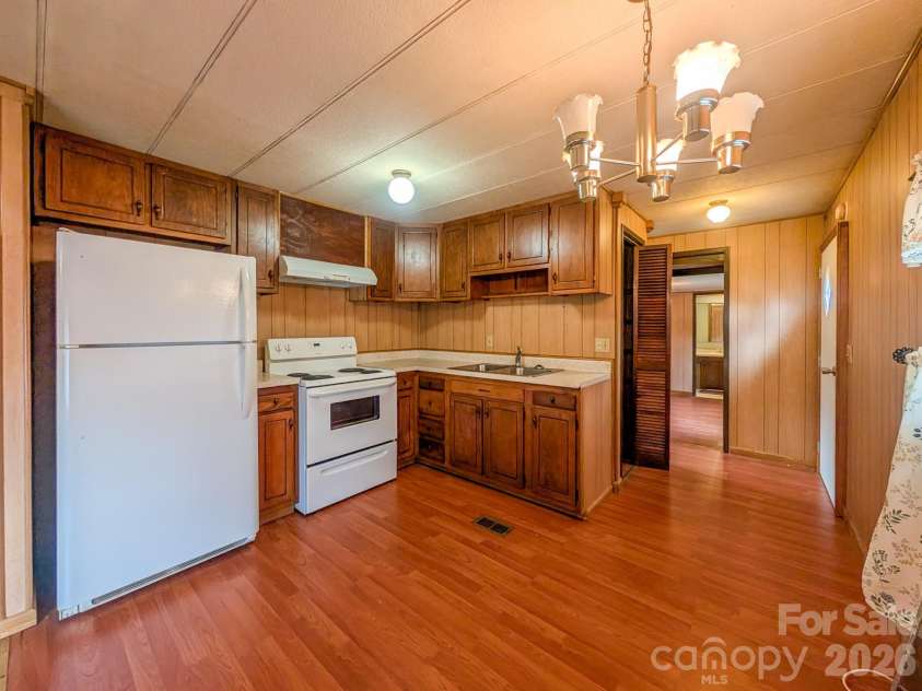 107 Mockingbird Lane, Burnsville, NC 28714.  MLS# CAR4362742, YatesRealty ID 7911. 