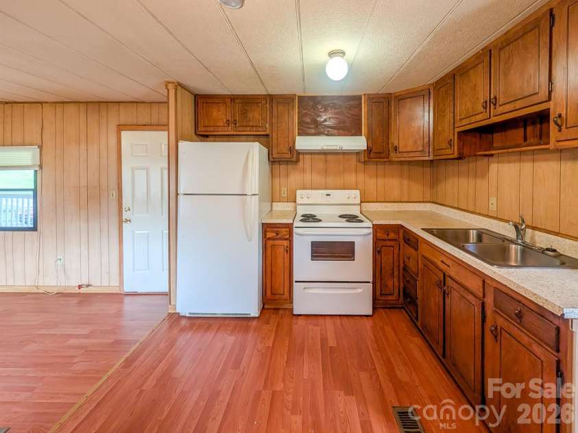 107 Mockingbird Lane, Burnsville, NC 28714.  MLS# CAR4362742, YatesRealty ID 7911. 