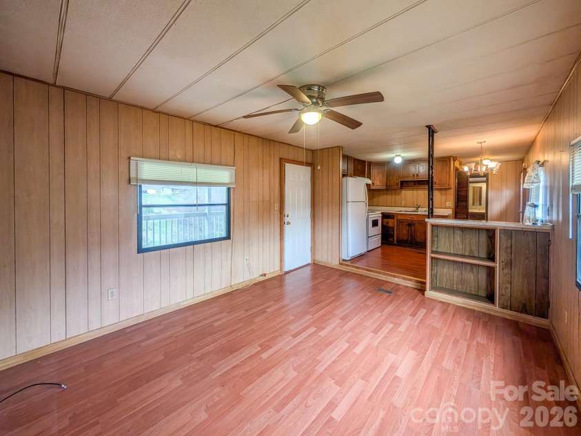 107 Mockingbird Lane, Burnsville, NC 28714.  MLS# CAR4362742, YatesRealty ID 7911. 
