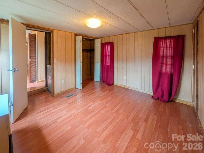 107 Mockingbird Lane, Burnsville, NC 28714.  MLS# CAR4362742, YatesRealty ID 7911. 