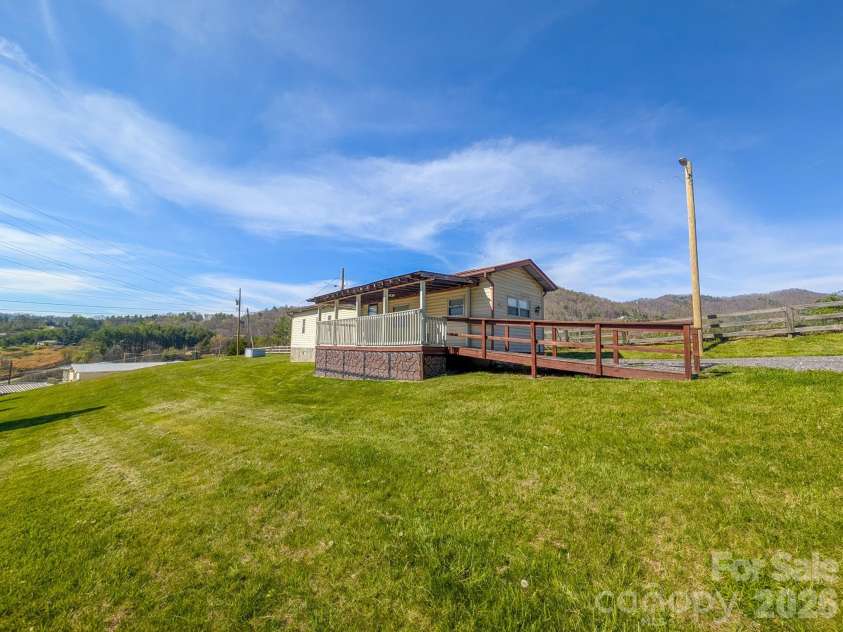 107 Mockingbird Lane, Burnsville, NC 28714.  MLS# CAR4362742, YatesRealty ID 7911. 